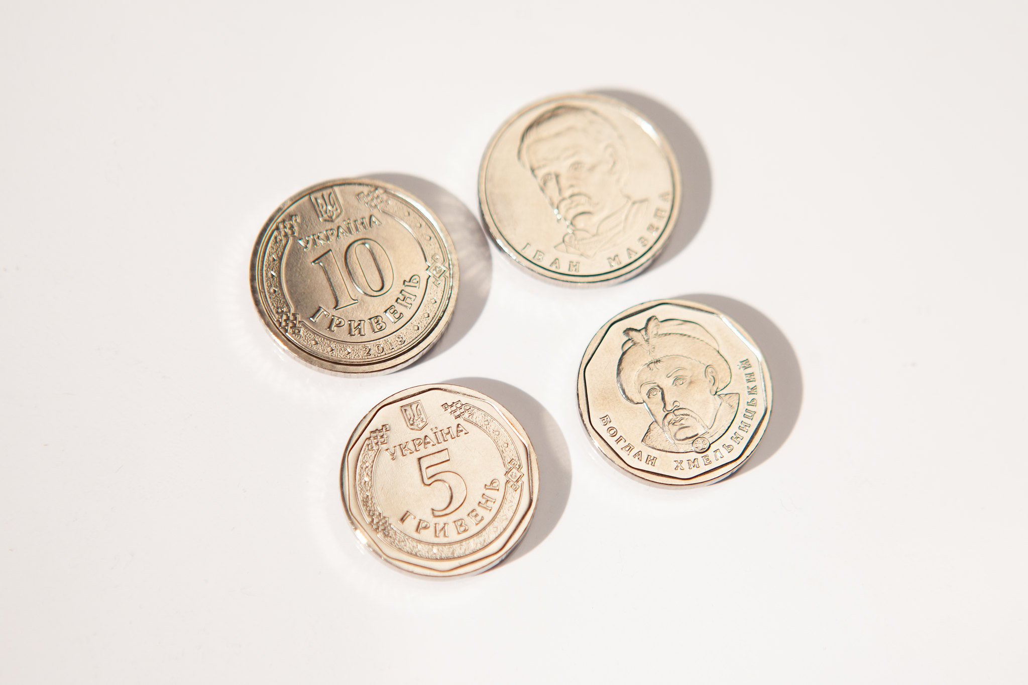 5 и 10 грн монеті