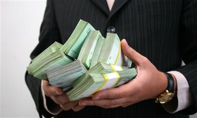 Кабмин опубликовал старые и новые зарплаты министров