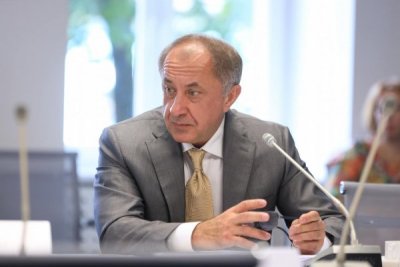 Голова Ради НБУ назвав причини девальвації гривні