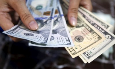 Украинцы в сентябре решили продать подешевевшую валюту