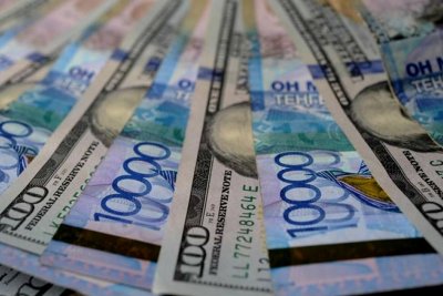 Центробанк Казахстану заборонив купувати долари