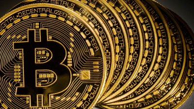 Bitcoin впервые торгуется выше $2000