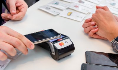 За год количество расчетов смартфонами выросло в 68 раз