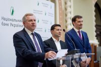 Зеленский пообещал сохранить независимость Нацбанка