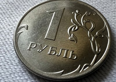 Російський рубль впав до 10-місячного мінімуму