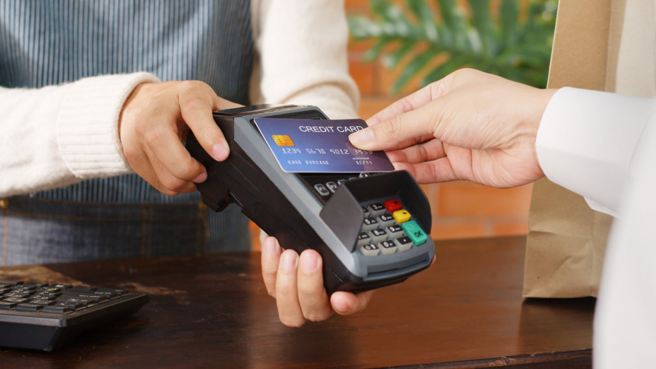 В Україні торік зросла кількість безготівкових операцій із банківськими картками