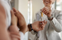 Кабмін дозволив оренду держмайна для переселенців за символічну плату