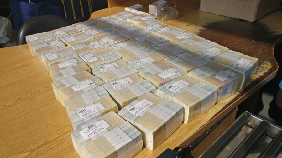 Киевлянин хотел отправить почтой в Гонконг 24 кг гривен