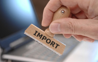 Імпорт товарів в Україну за перший квартал зріс майже на 15%