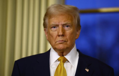 Трамп призупинив постачання Україні ще не відправленої зброї, яку погоджував із Байденом