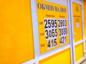 Куди гривня піде влітку
