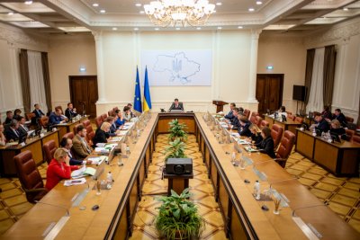 Кабмин уволил глав ключевых ведомств