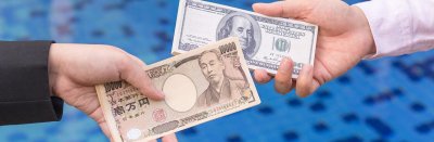Японська єна рекордно девальвувала до долара