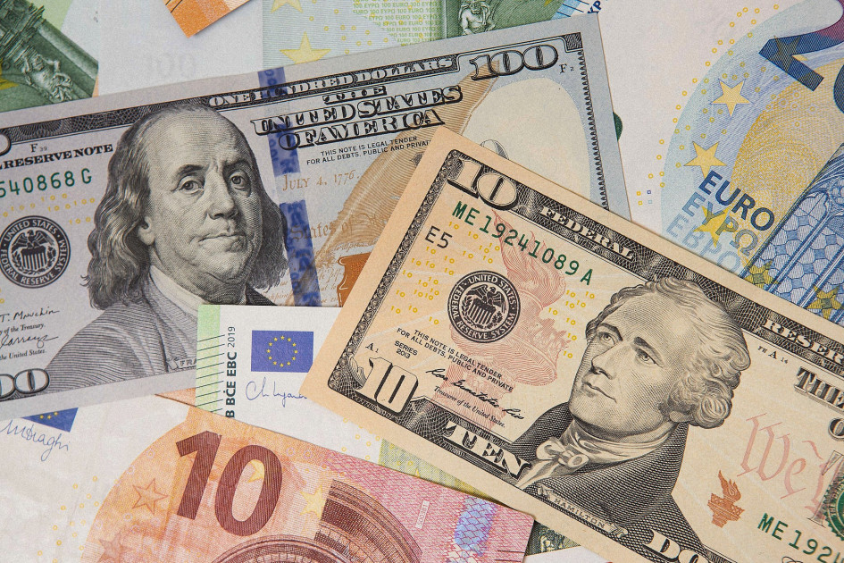 НБУ за листопад зменшив продаж валюти лише на 1%