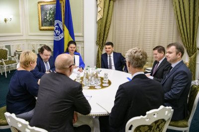 Уходящий в отставку Гройсман встретился с МВФ