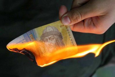 Украина оказалась в зоне риска валютного кризиса