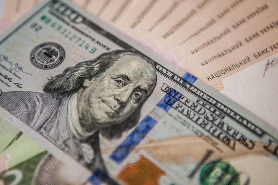 Нацбанк укрепил курс гривны до 27,43 грн/$
