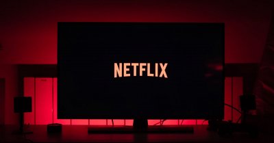 Акції Netflix впали на 35%
