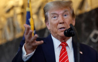 Трамп оголосив нові мита проти низки країн і одразу поставив їх на паузу