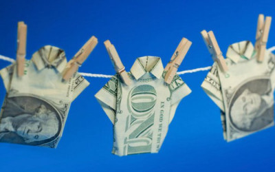 Податкова виявила 11 тисяч українців, які приймають оплату на власні рахунки