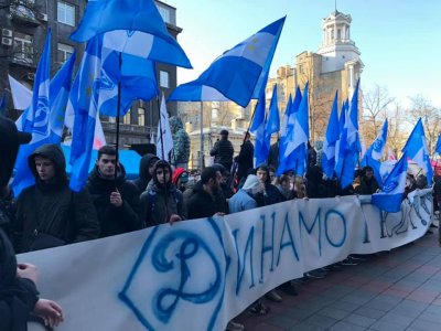 До протестів проти НБУ долучились футбольні вболівальники від Суркіса