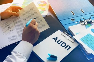 Рада скасувала реєстрацію пов'язаних із рф аудиторів