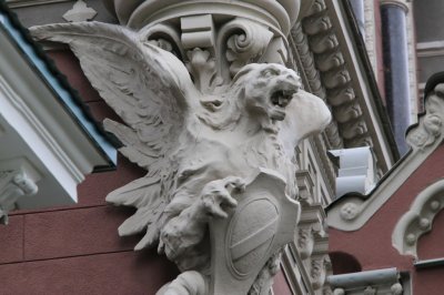 Нацбанк возьмет финкомпании под крыло