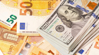 Імпорт готівкової валюти в Україну скоротився до річного мінімуму