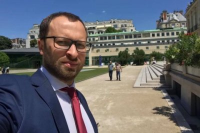 Екскерівник ДФС незаконно виплатив собі 1000% надбавки до окладу