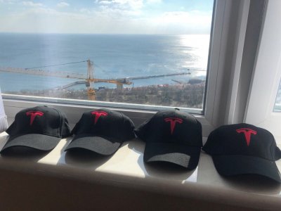 СБУ задержала фейковых продавцов акций Tesla