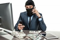 Колекторів штрафуватимуть до 100 тис. грн за погрози та шантаж