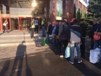 Сотрудники завода Коломойского устроили митинг под ПриватБанком