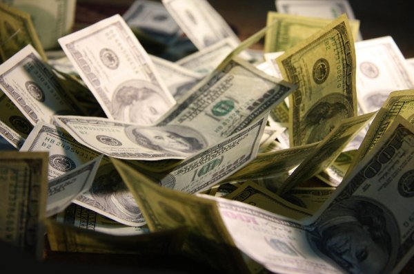 Украинцы увеличили скупку валюты до свыше $1 млрд