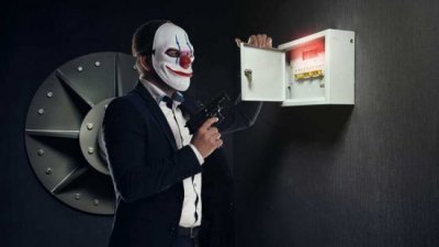 Страховщик попытался присвоить деньги компании