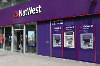 Британський банк NatWest скорочує частку держави