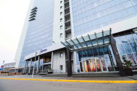 Ощадбанк продає готель Ramada та БЦ «Європа» майже за 800 млн грн