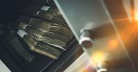 Керівниця відділення держбанку вивела з рахунків клієнтів 1 млн грн