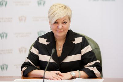 Гонтарева вернула первенство по зарплате