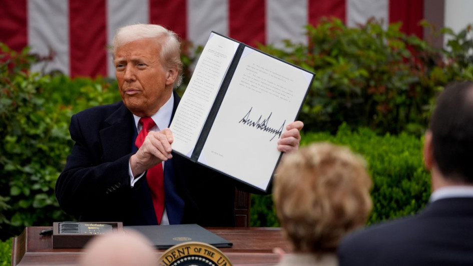 Трамп вирішив запровадити 100% мита на іноземні фільми
