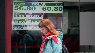 Аргентина из-за кризиса ограничила покупку долларов