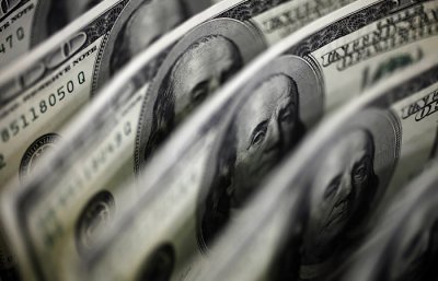 ПриватБанк накопичив понад $300 млн готівки в касах