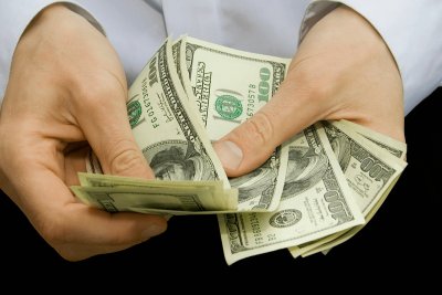 НБУ экономит на валютных интервенциях
