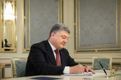 Порошенко в канун Нового года подписал госбюджет-2018