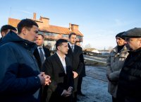 Зеленский предлагает давать до 10 тыс. га земли в одни руки