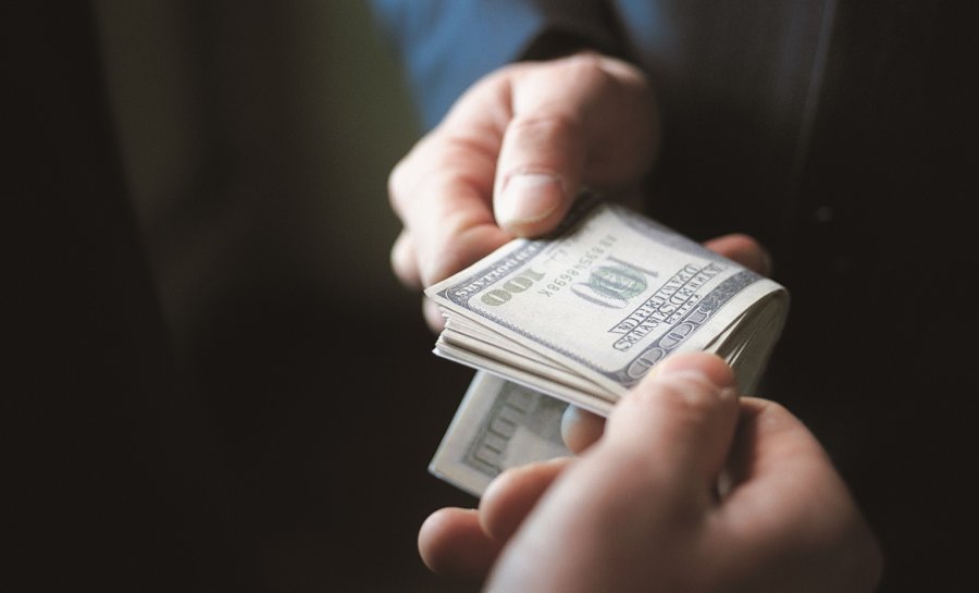 МВФ: Коррупция обходится Украине в 2% ВВП
