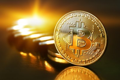 Bitcoin опустився до місячного мінімуму