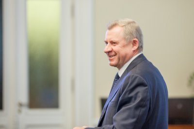 Смолий пошел по политикам