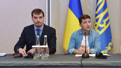 Зеленский предложил назначить премьер-министром Гончарука