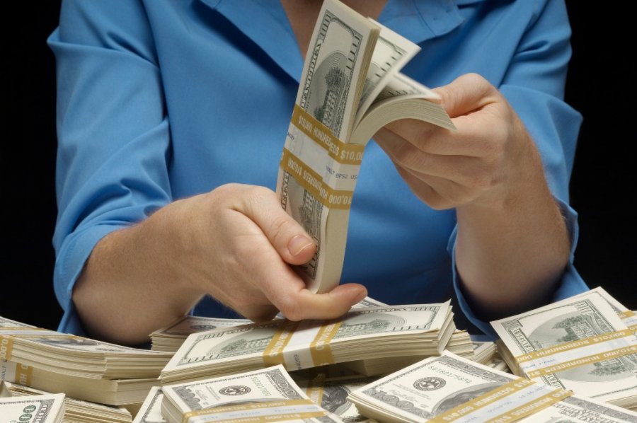 НБУ вышел на межбанк с продажей валюты