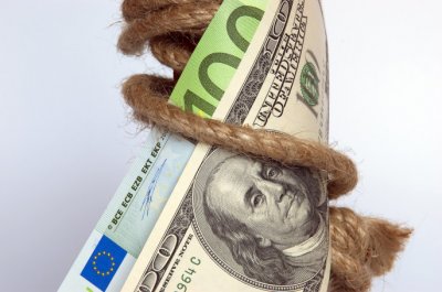 Нацбанк продлил валютные ограничения